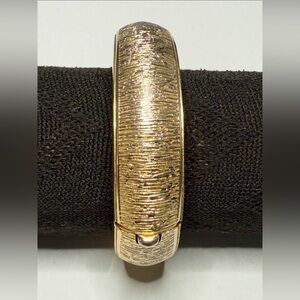 Vintage Gold Textured Oval Cuff Bangle Bracelet Spring Button Closure Hindged